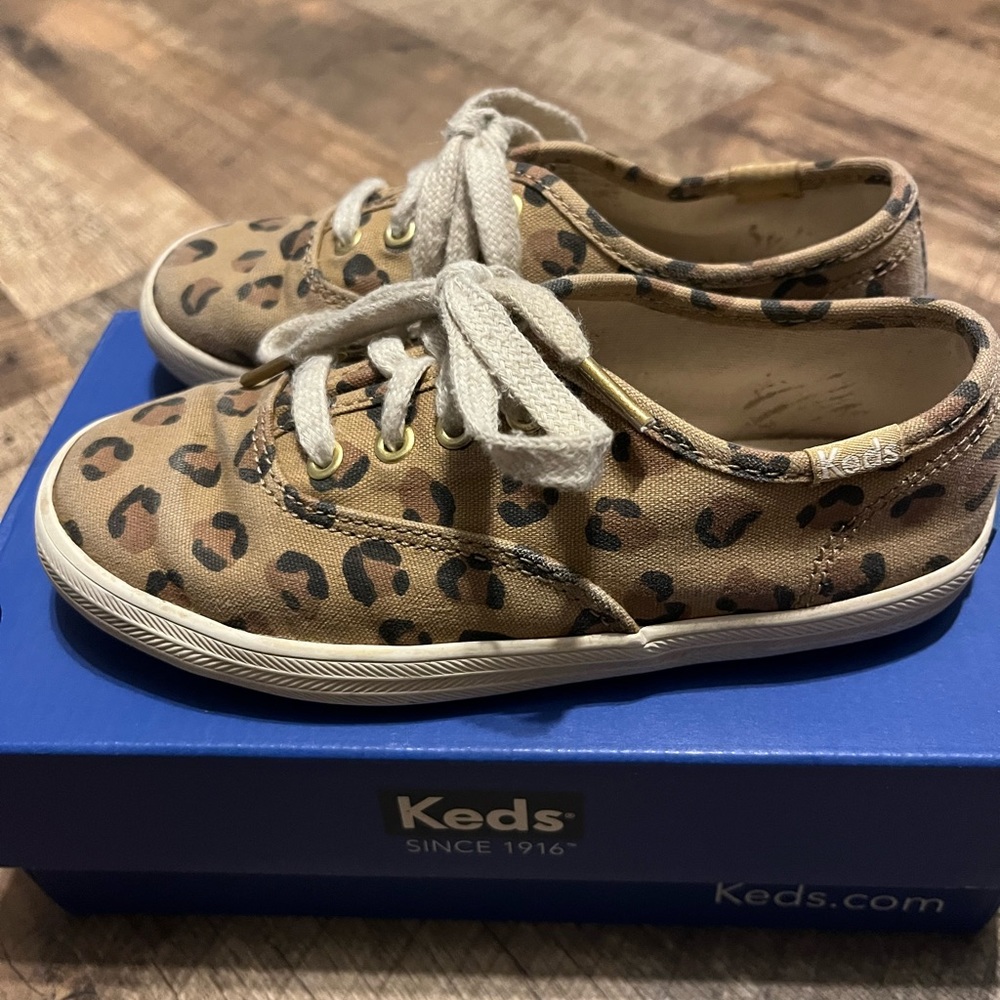Girls size 10.5 sneaker